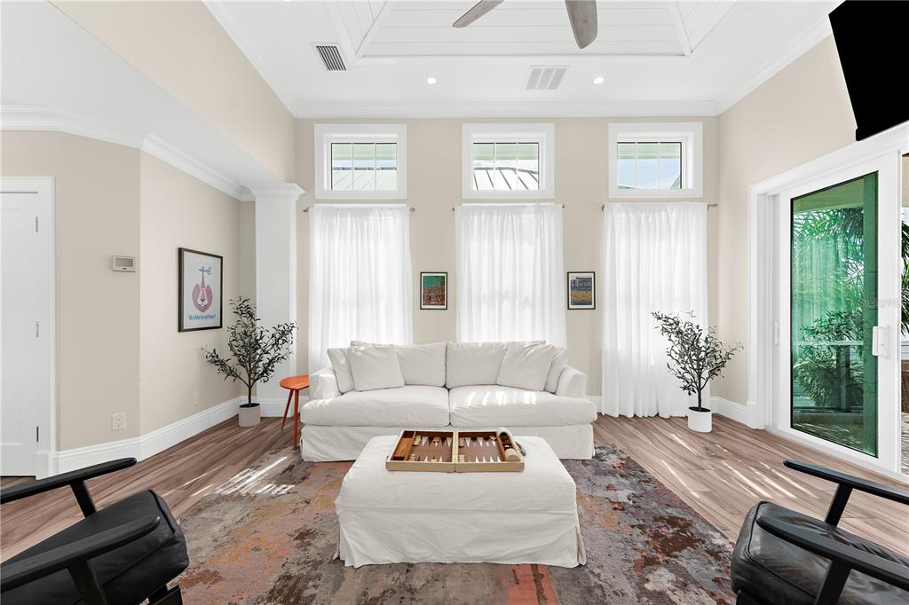 116 GARDEN LANE, SARASOTA, FL — photo 4 of 30