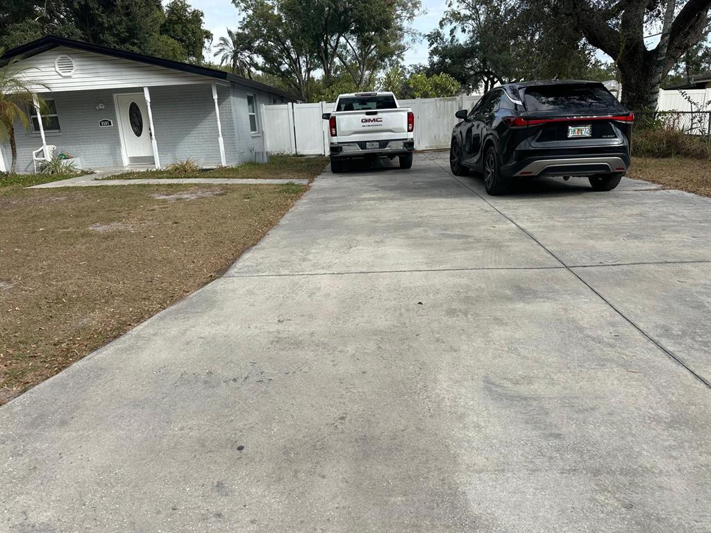 8501 N PACKWOOD AVENUE, TAMPA, FL — photo 4 of 30