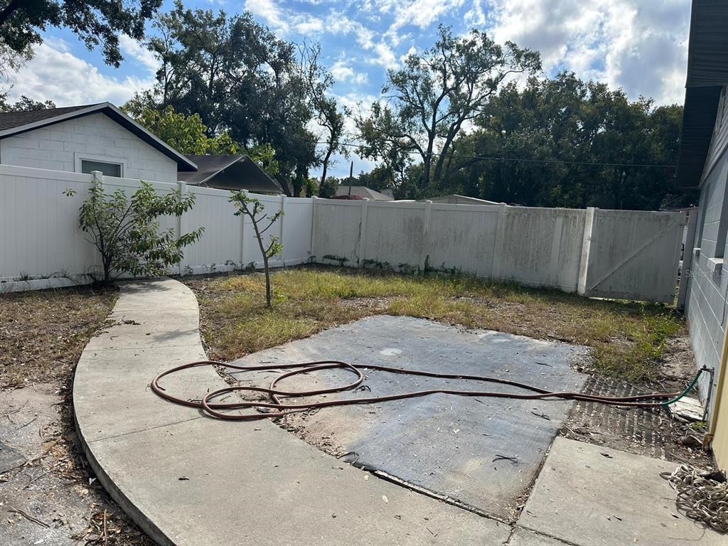 8501 N PACKWOOD AVENUE, TAMPA, FL — photo 5 of 30
