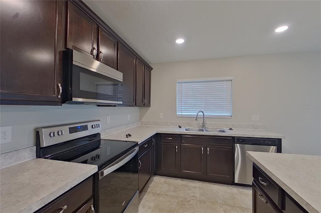 2244 GLADIOLUS LANE, MASCOTTE, FL — photo 4 of 15