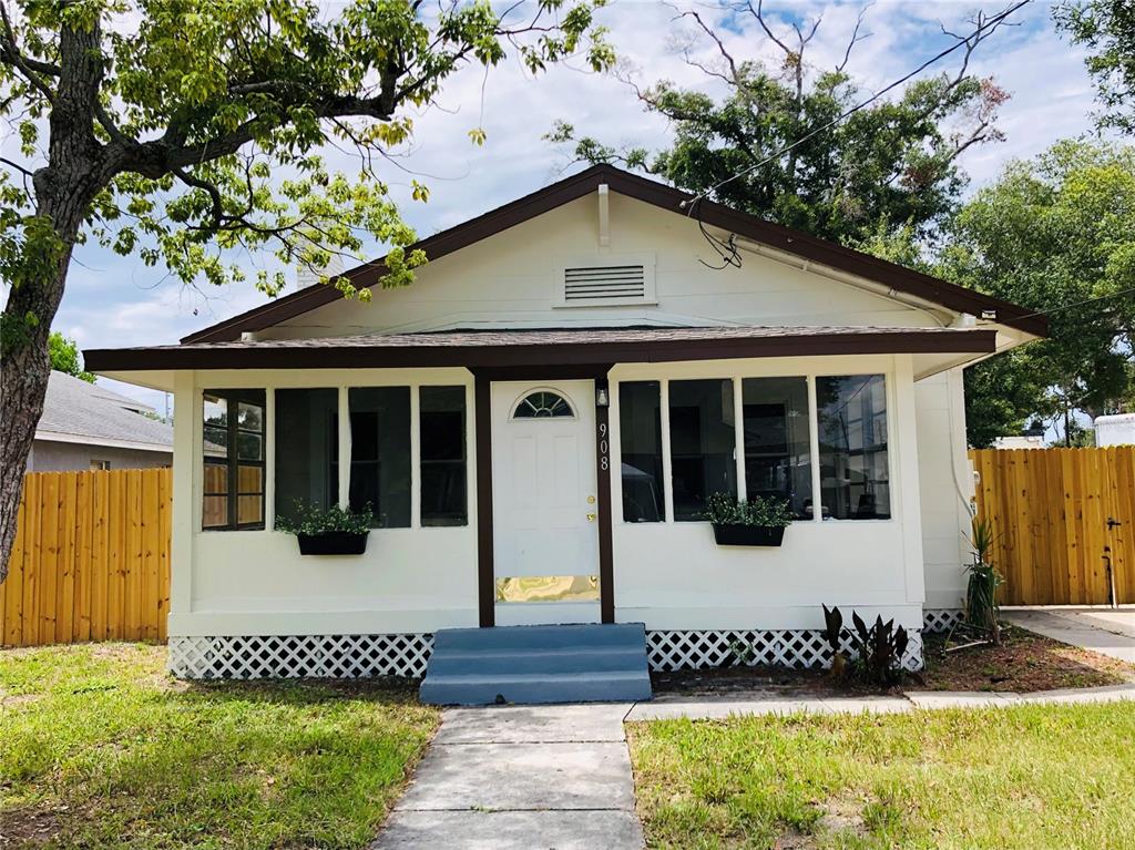 908 VINE AVENUE