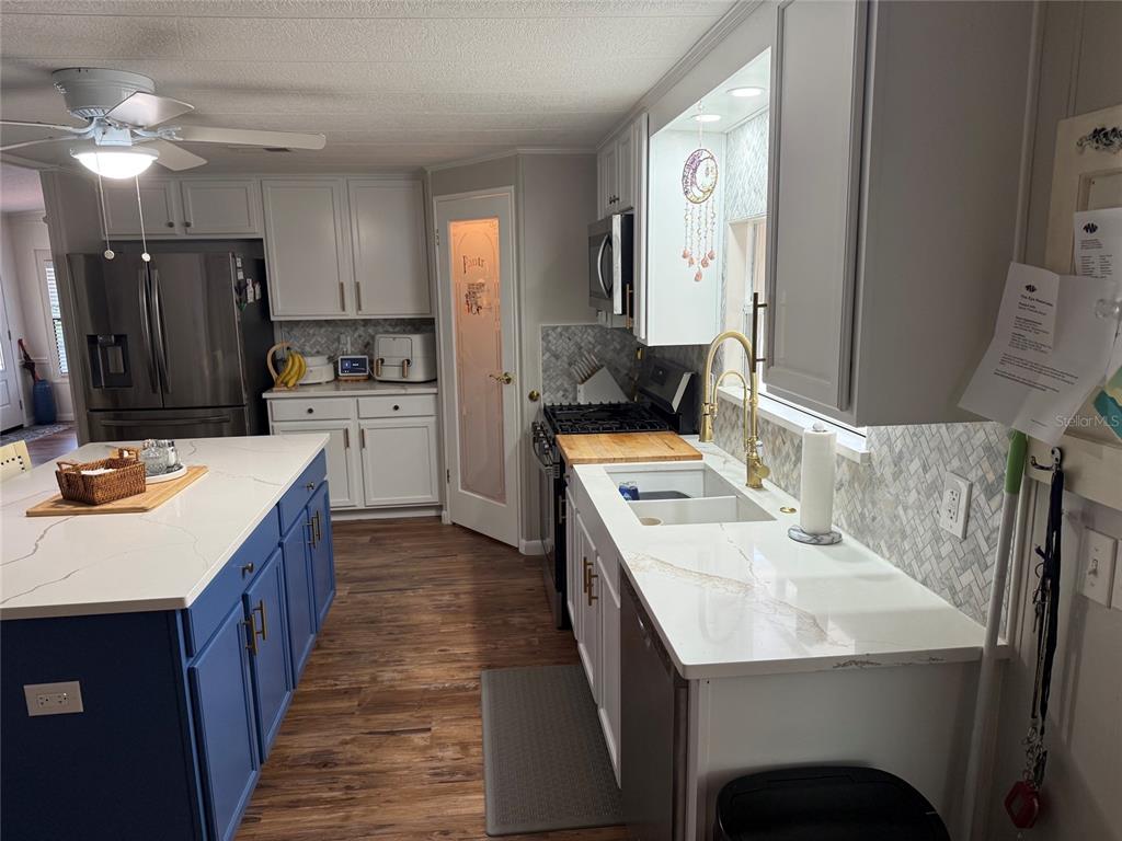 109 N SAINT THOMAS CIRCLE, APOLLO BEACH, FL — photo 3 of 14
