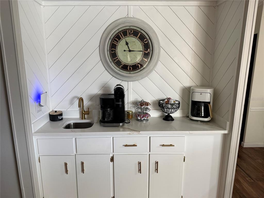 109 N SAINT THOMAS CIRCLE, APOLLO BEACH, FL — photo 4 of 14