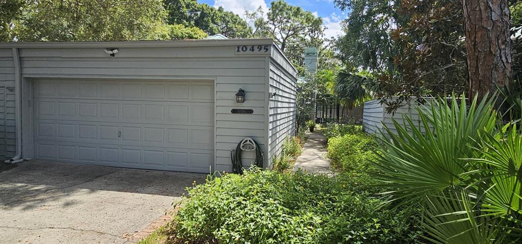 10495 LONGWOOD DRIVE, LARGO, FL — photo 3 of 82