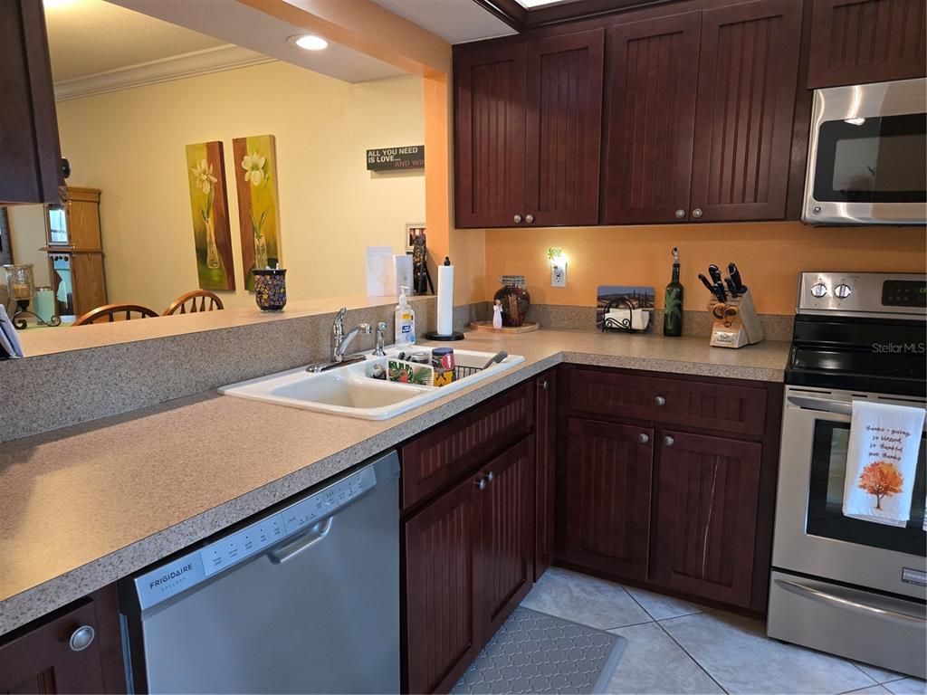 756 VILLAGE CIRCLE UNIT 102, VENICE, FL — photo 4 of 30