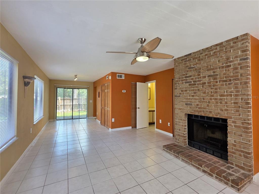 2300 SW 43RD ST UNIT M1, GAINESVILLE, FL — photo 2 of 23