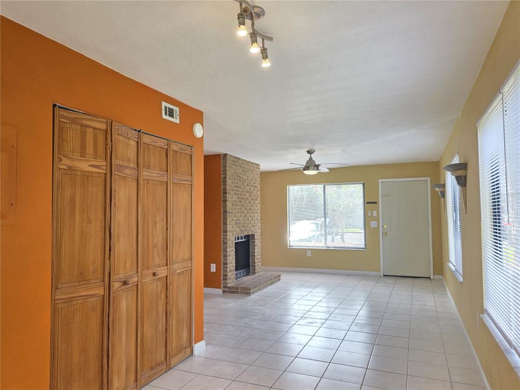 2300 SW 43RD ST UNIT M1, GAINESVILLE, FL — photo 4 of 23