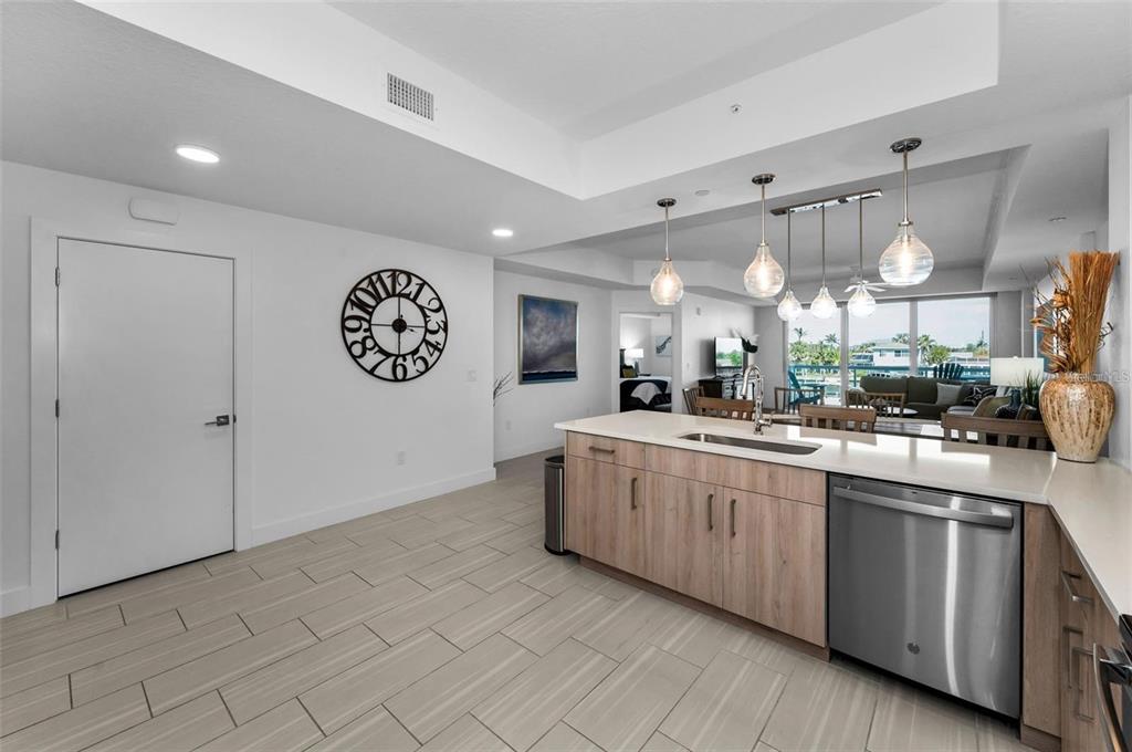 415 ISLAND WAY UNIT 205, CLEARWATER, FL — photo 5 of 30