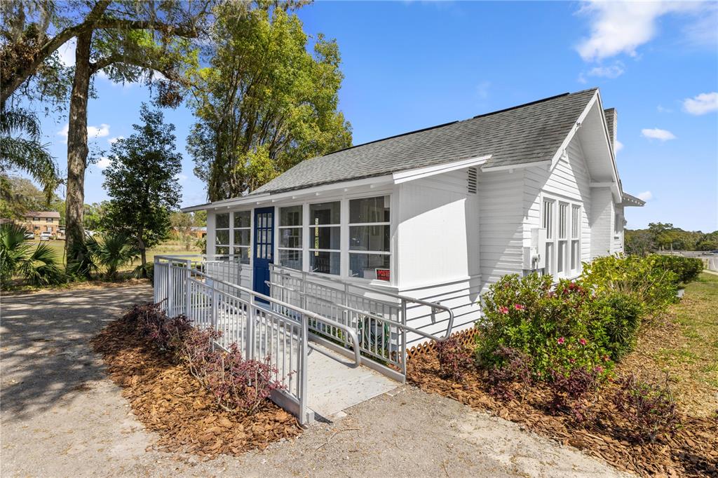 401 N DIXIE AVENUE