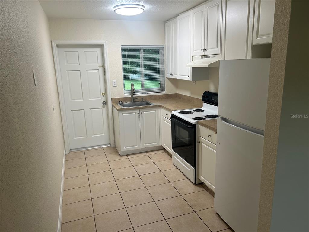 413 MARYLAND TERRACE, DELAND, FL — photo 4 of 13