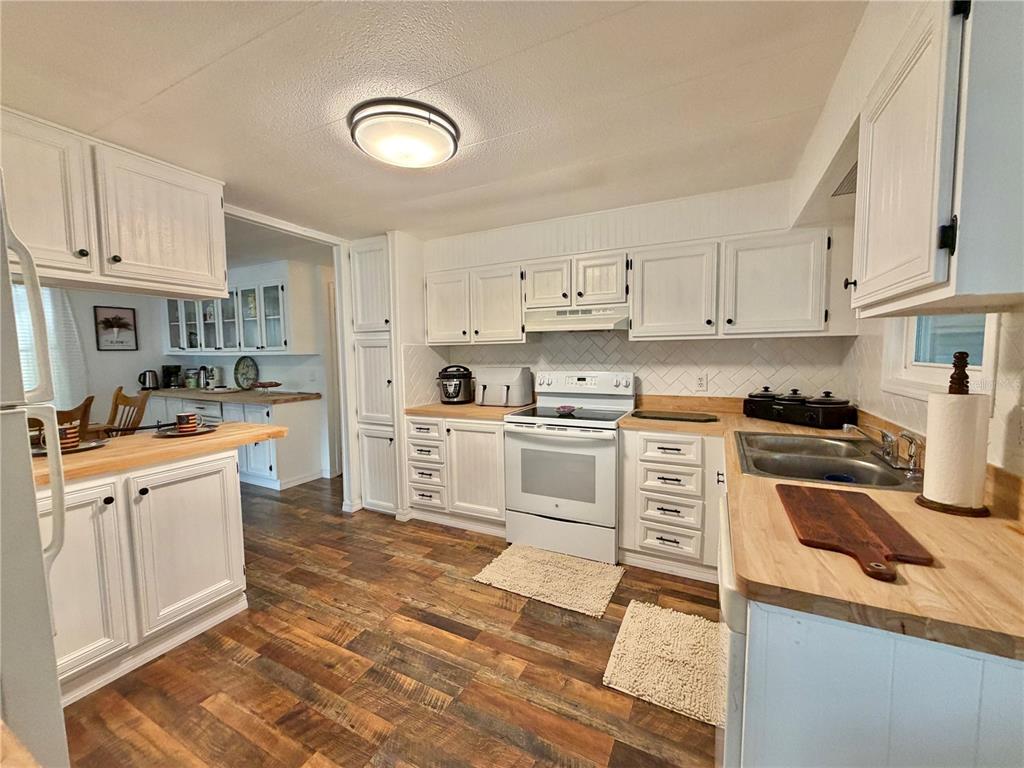 103 TAMARISK WAY, LEESBURG, FL — photo 4 of 30