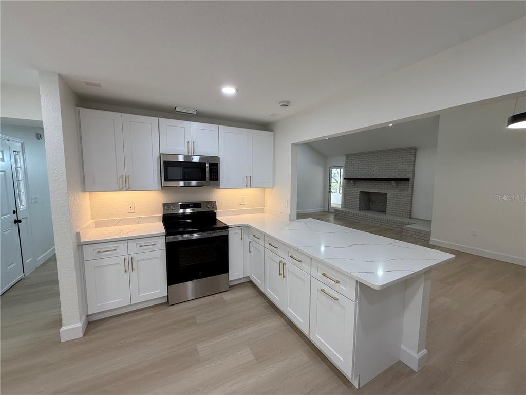 6926 ODONIEL LOOP W, LAKELAND, FL — photo 4 of 31
