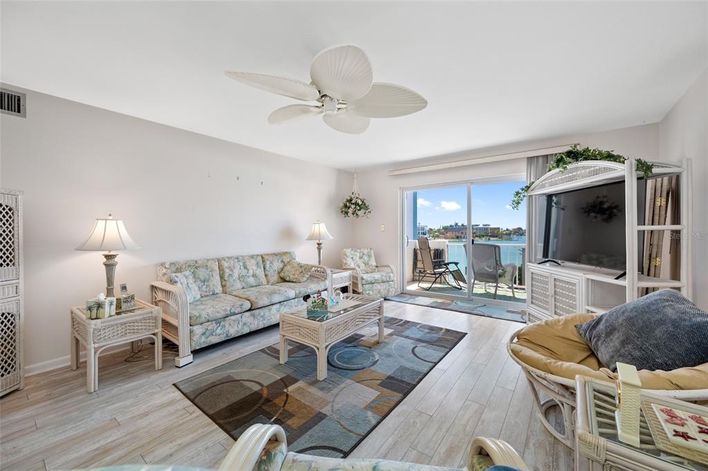285 107 AVENUE UNIT 306, TREASURE ISLAND, FL — photo 5 of 36