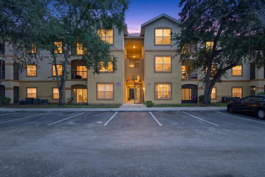 5608 PINNACLE HEIGHTS CIRCLE UNIT 305