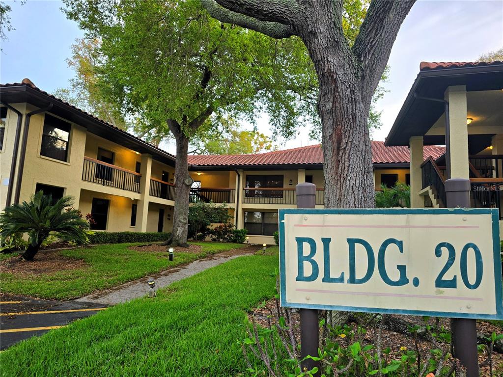 A sign labeled Bldg. 20 stands in front of a two-story apartment building with balconies — 2009 HAMMOCK PINE BOULEVARD UNIT 2009, CLEARWATER, FL