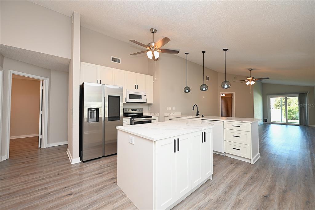 2118 SANDY HOOK, LAKELAND, FL — photo 5 of 39