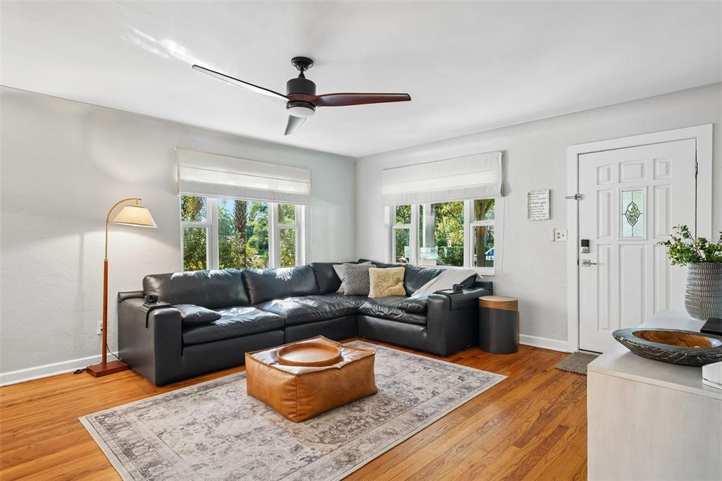185 24TH AVENUE N, ST PETERSBURG, FL — photo 3 of 52