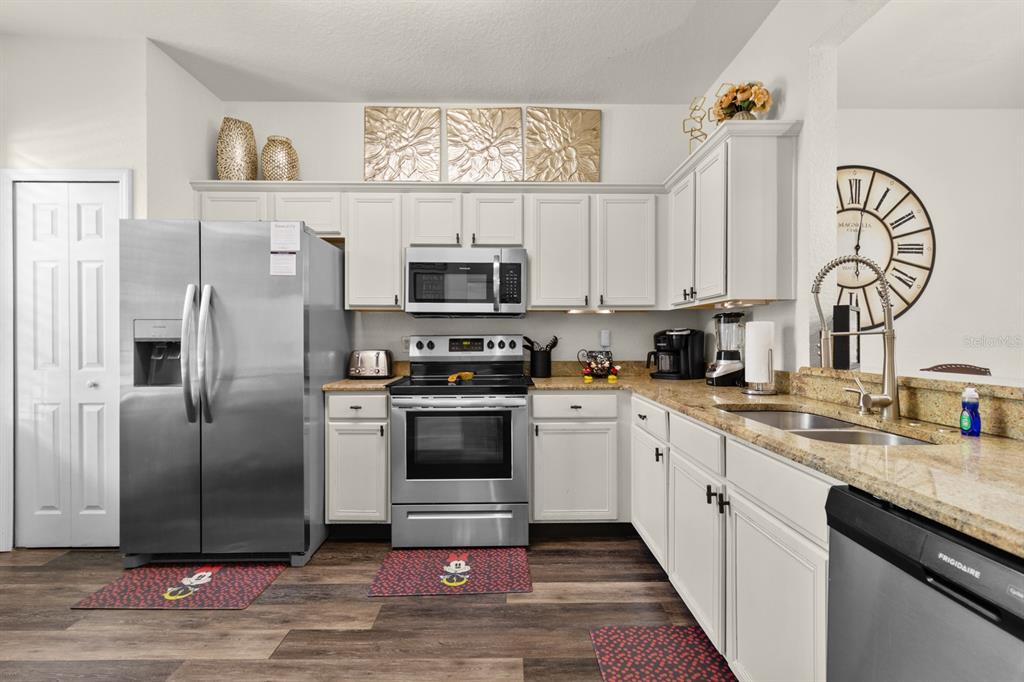 3633 CALABRIA AVENUE, DAVENPORT, FL — photo 3 of 30