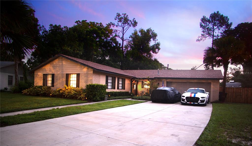 1045 CAMELOT WAY