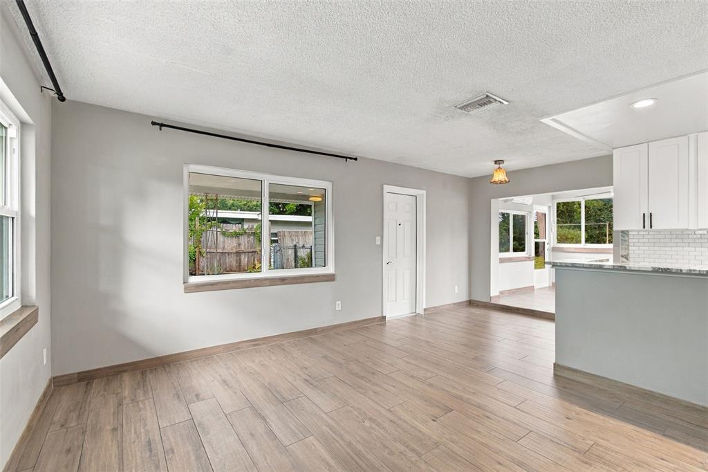 2315 AMHERST AVENUE, BRADENTON, FL — photo 5 of 30