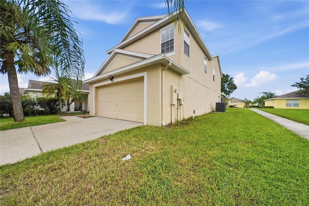 11441 CRESTLAKE VILLAGE, RIVERVIEW, FL — photo 2 of 30