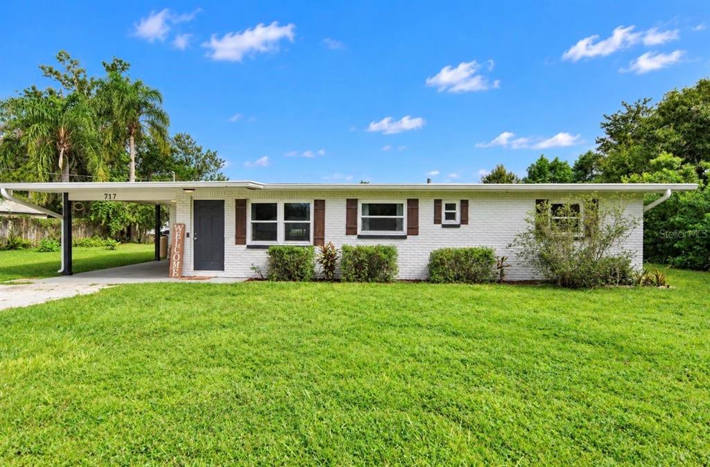 717 W DEER LAKE DRIVE