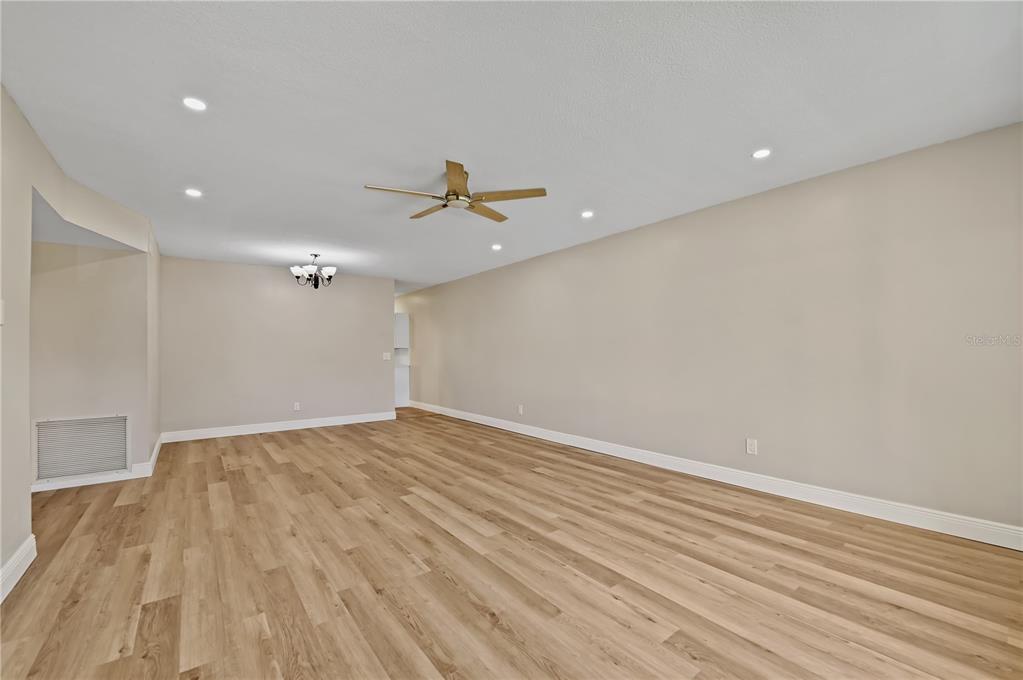 2041 AUSTRALIA WAY W UNIT 15, CLEARWATER, FL — photo 4 of 30