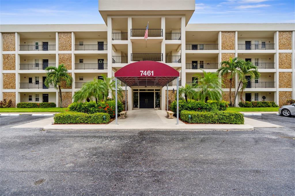 7461 W COUNTRY CLUB DRIVE N UNIT 301