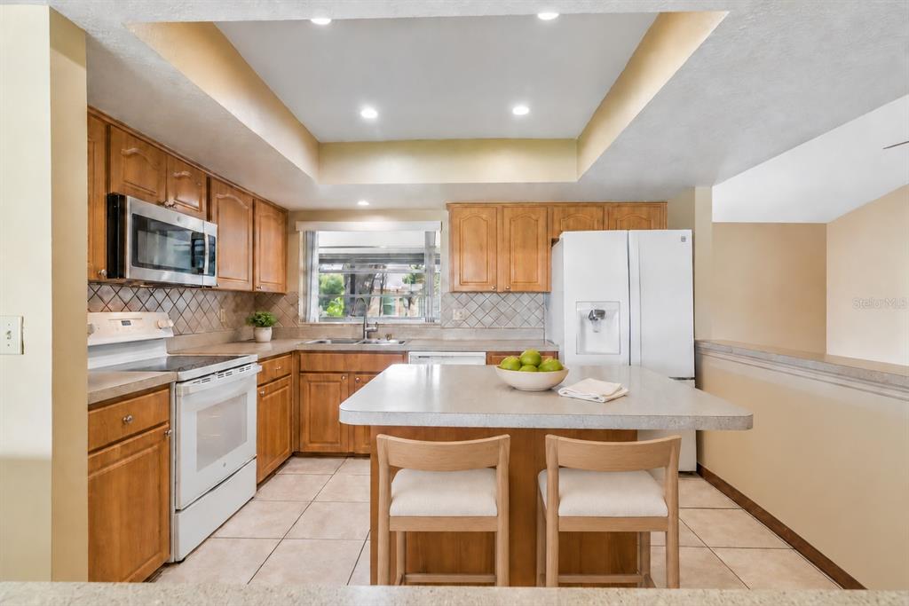 2402 WOODWAY DRIVE, ORLANDO, FL — photo 5 of 33
