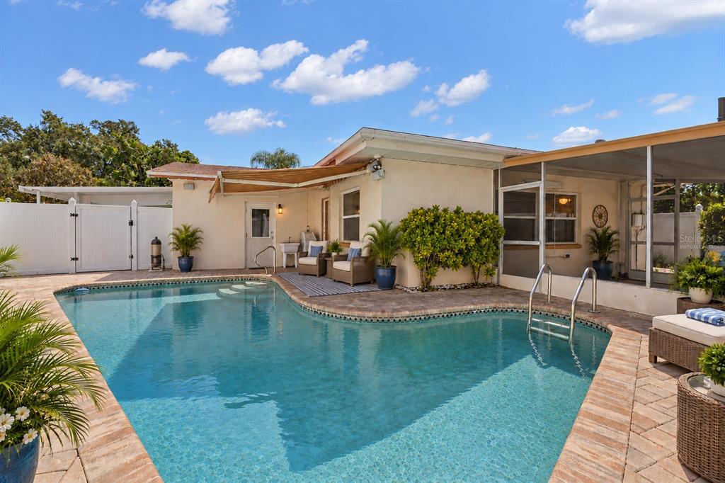 106 S FERNWOOD AVENUE, CLEARWATER, FL — photo 2 of 30