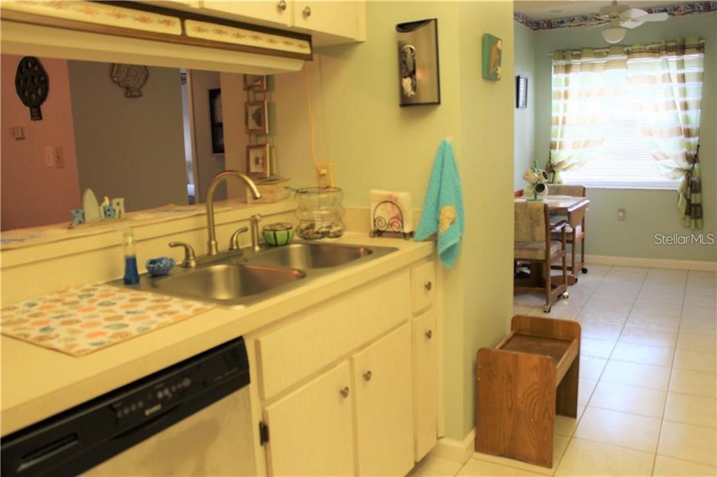 1025 BOWSPRIT LANE, HOLIDAY, FL — photo 4 of 17