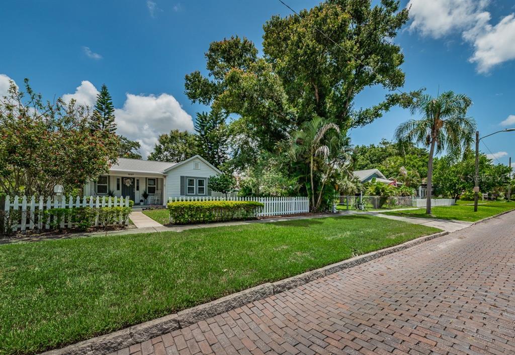 1037 18TH AVENUE N, ST PETERSBURG, FL — photo 2 of 24