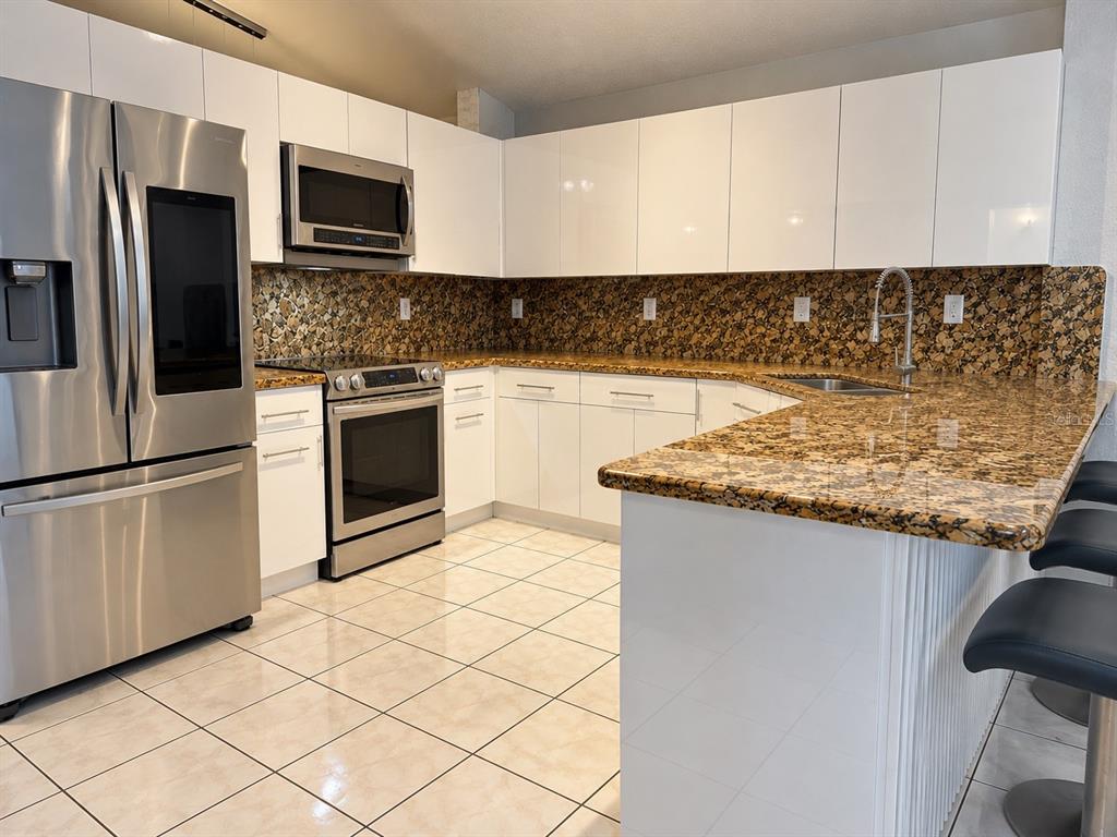 18398 SW 135TH AVENUE, MIAMI, FL — photo 2 of 23