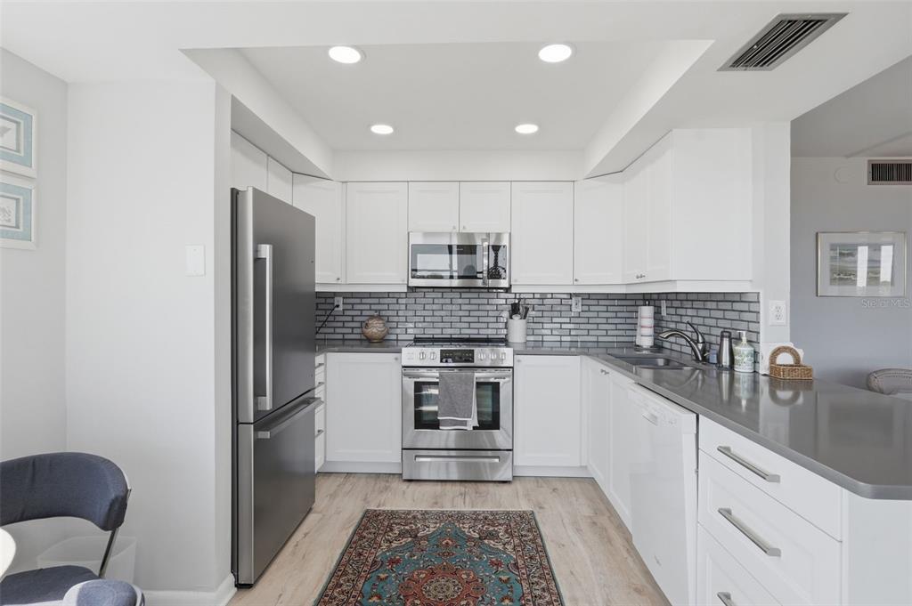 6357 BAHIA DEL MAR BOULEVARD UNIT 406, ST PETERSBURG, FL — photo 4 of 30