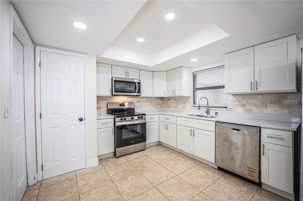 7039 SHEFFIELD DRIVE, LAKELAND, FL — photo 5 of 48