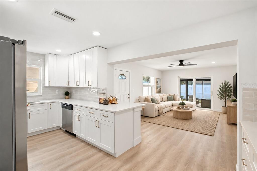5734 20TH AVENUE N, ST PETERSBURG, FL — photo 2 of 49