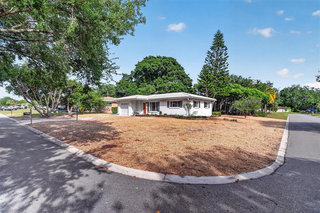 2033 TIMBER LANE