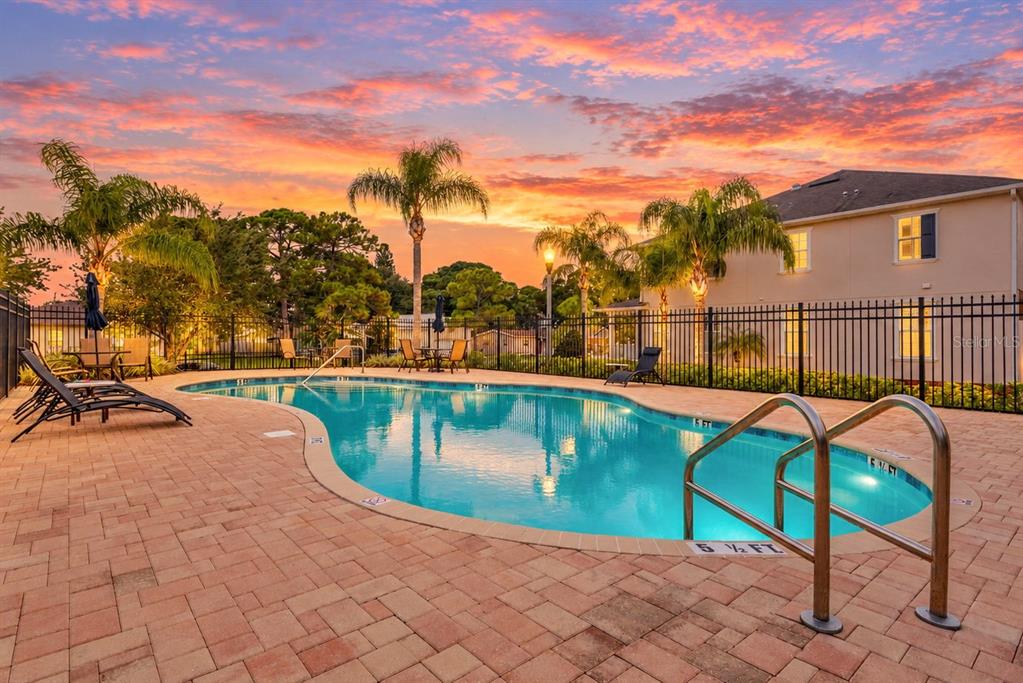 135 49TH AVENUE N, ST PETERSBURG, FL — photo 2 of 37