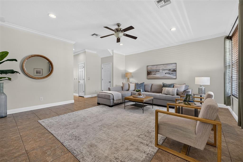 135 49TH AVENUE N, ST PETERSBURG, FL — photo 4 of 37