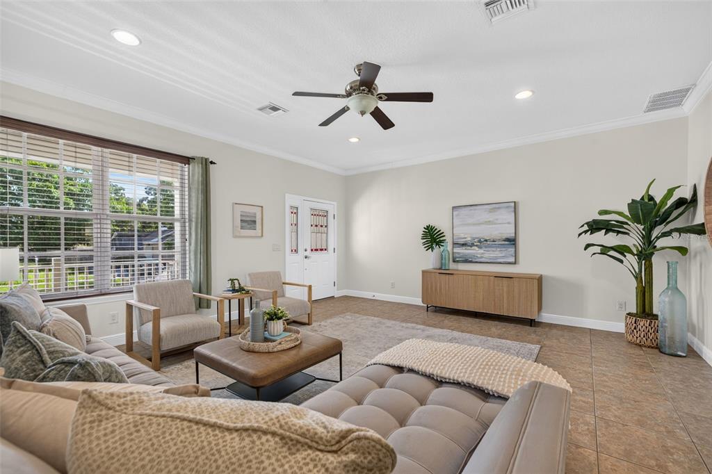 135 49TH AVENUE N, ST PETERSBURG, FL — photo 5 of 37