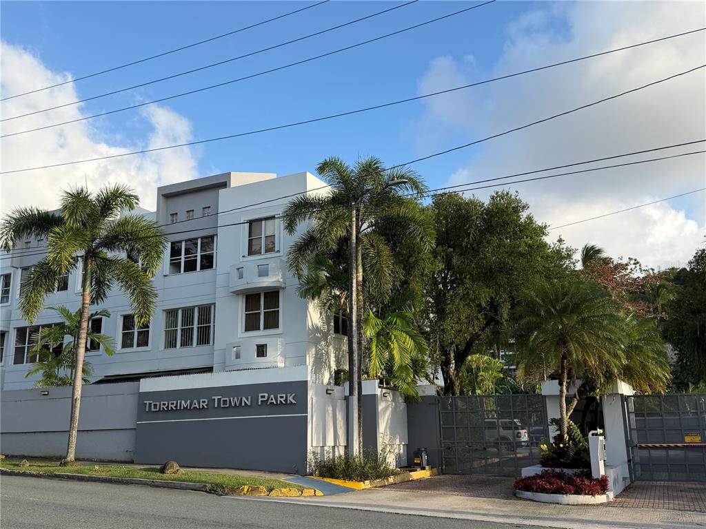 Apt 701 Edif B COND. TORRIMAR TOWN PARK UNIT 701