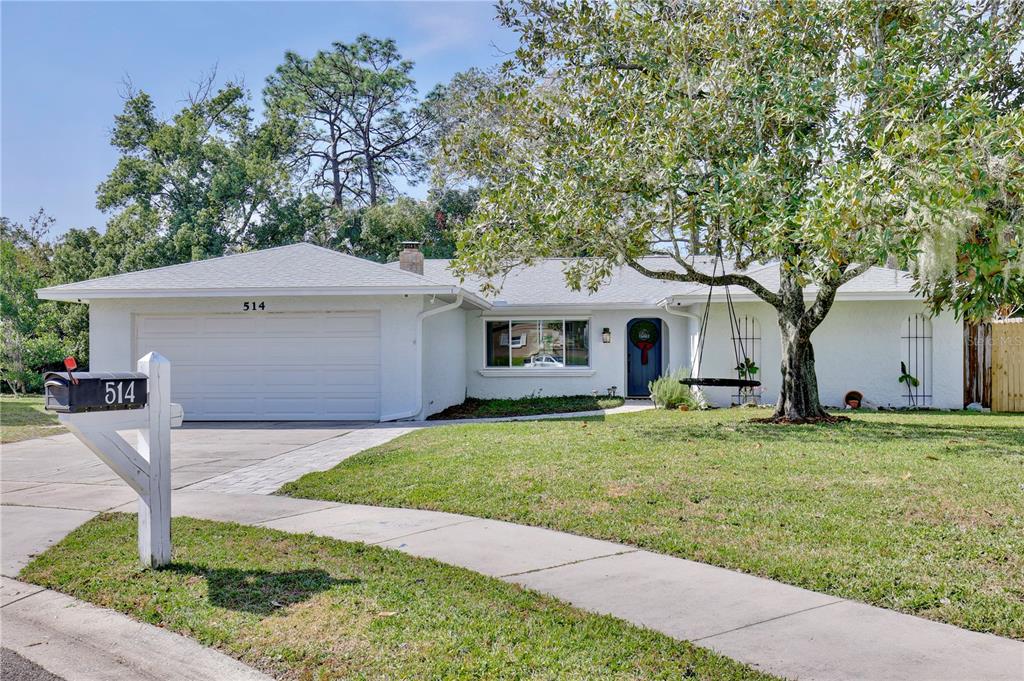 514 OAKWOOD COURT