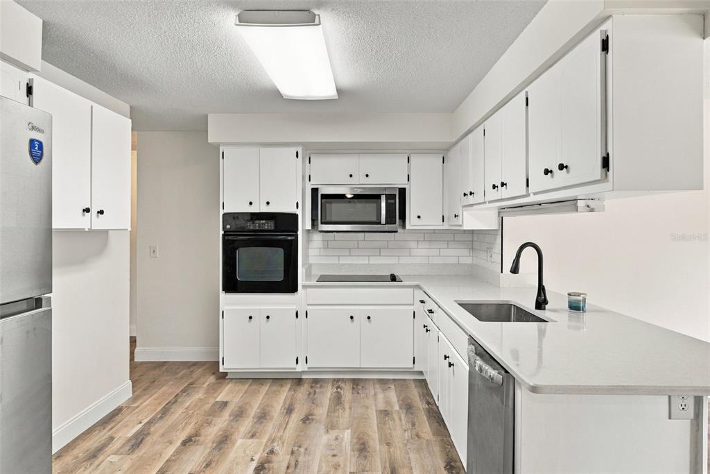 13823 WILDWOOD DRIVE, LARGO, FL — photo 3 of 30