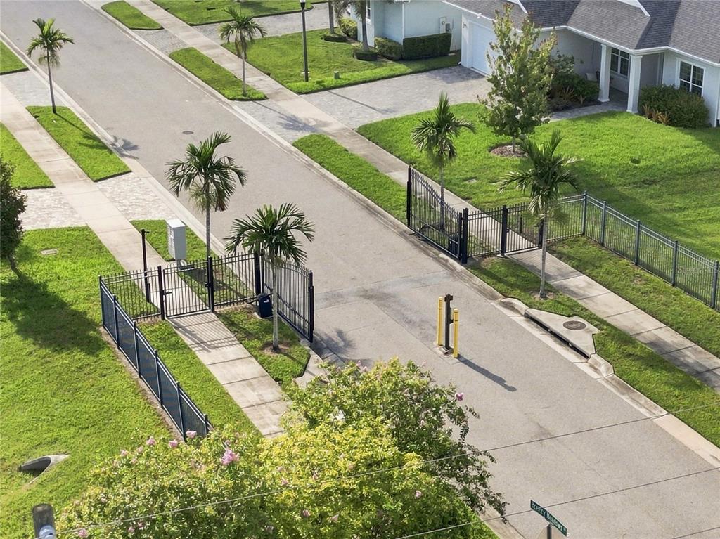 2985 BREEZY MEADOWS DRIVE, CLEARWATER, FL — photo 3 of 30