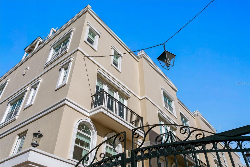 400 REGENT LANE N, ST PETERSBURG, FL — photo 3 of 40