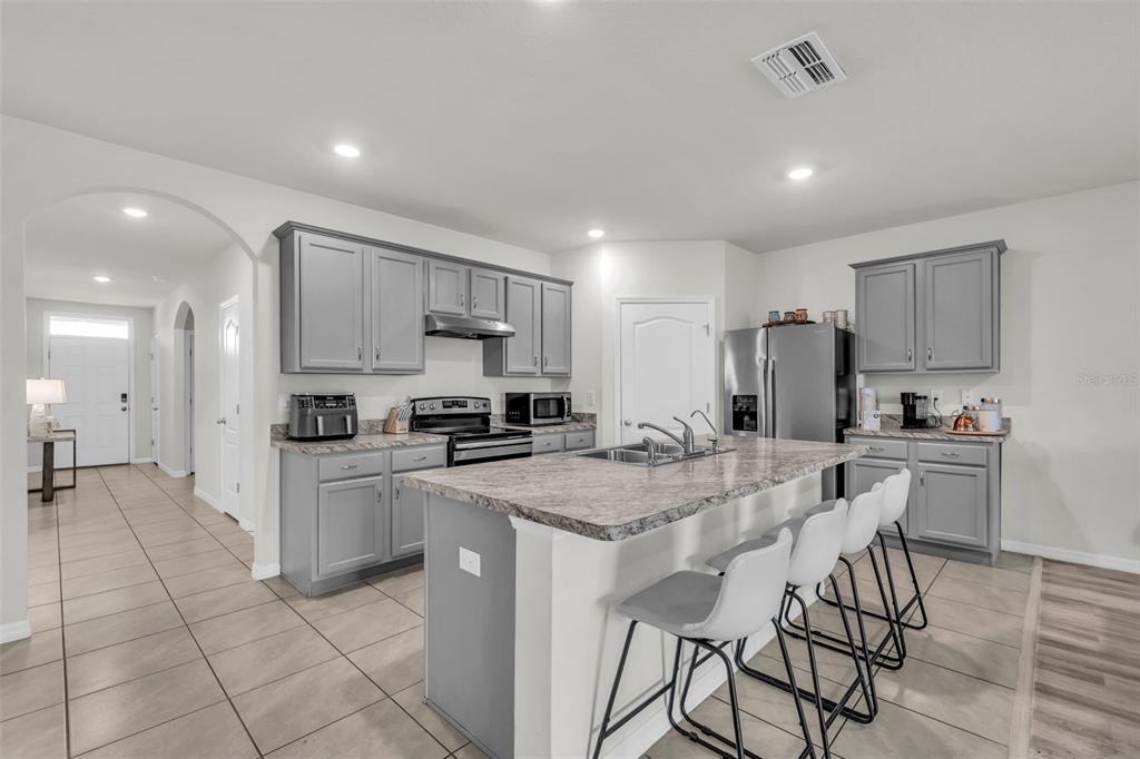 988 CAMBRIDGE DRIVE, WINTER HAVEN, FL — photo 5 of 27