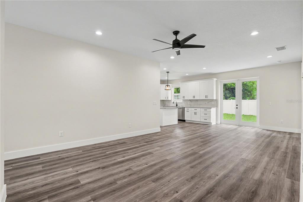 4013 E CURTIS STREET, TAMPA, FL — photo 5 of 27