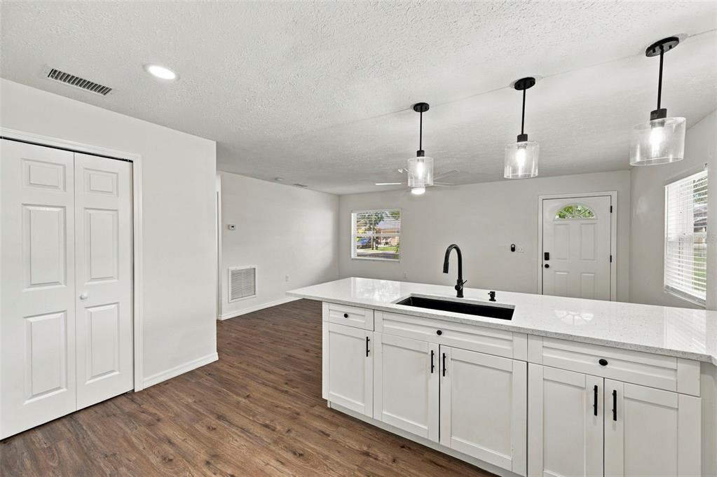 110 S FOREST STREET, PLANT CITY, FL — photo 4 of 20