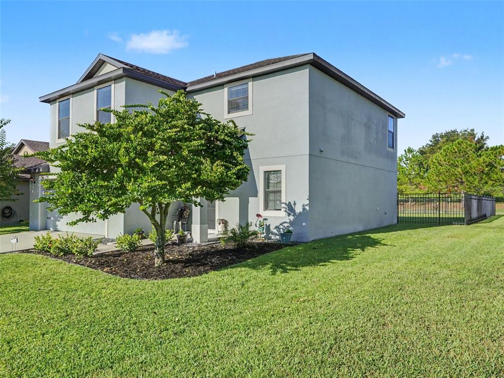 5660 ELSINORE WAY, LAKELAND, FL — photo 2 of 31