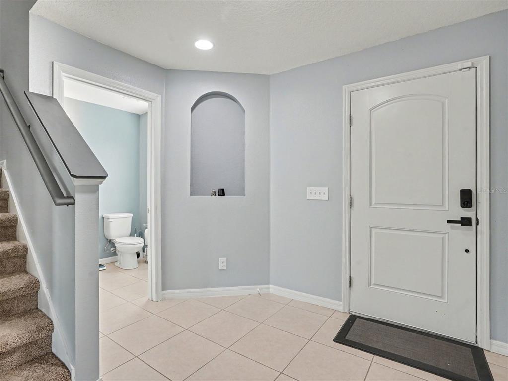 5660 ELSINORE WAY, LAKELAND, FL — photo 3 of 31